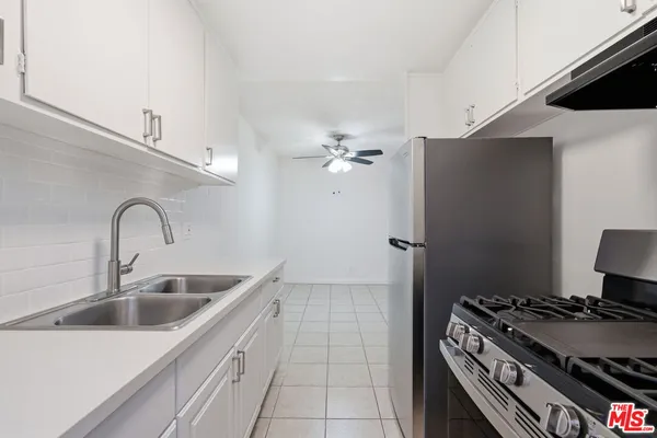 $1,995 | 4100 West 1st Street, Unit 206, Los Angeles, CA 90004