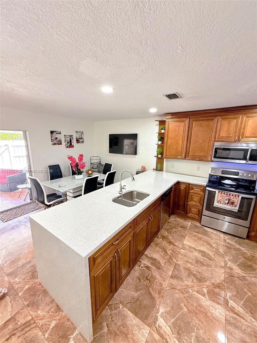 6217 Southwest 128th Place Miami, FL 33183 - Photo 18 of 47
