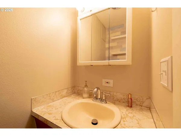 $194,000 | 1935 Northeast 19th Street, Gresham, OR 97030