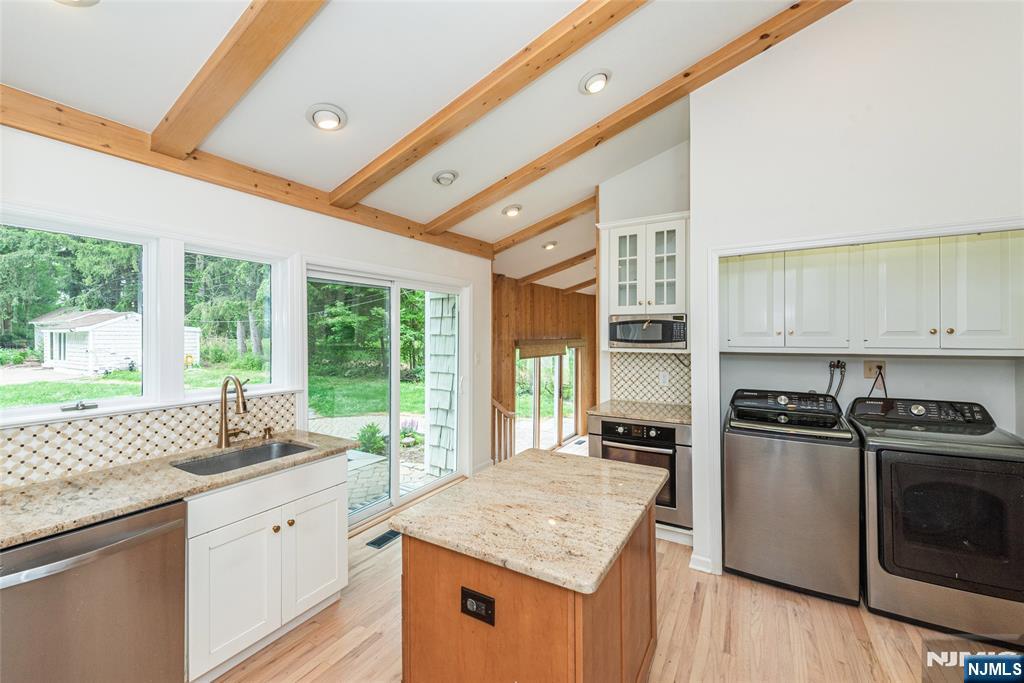 163 Sand Spring Road Morristown, NJ 07960 - Photo 8 of 39 a kitchen with a stove a sink and a refrigerator