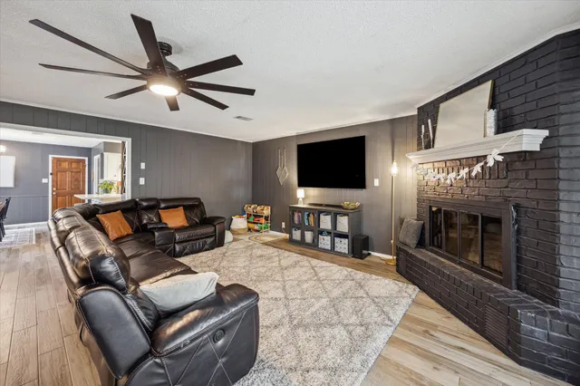 $365,000 | 503 West Street, Sealy, TX 77474