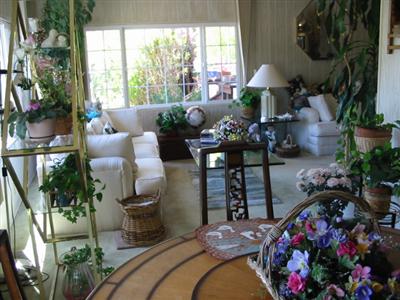 210 Olympic Way, Unit 210 San Rafael, CA 94903 - Photo 5 of 10 a living room filled with furniture and a potted plant