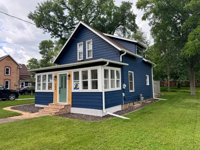 $222,500 | 304 Bowman Street West, Battle Lake, MN 56515