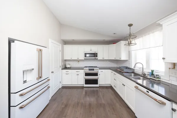 $699,900 | 35 J Davis Road, Charlton, MA 01507