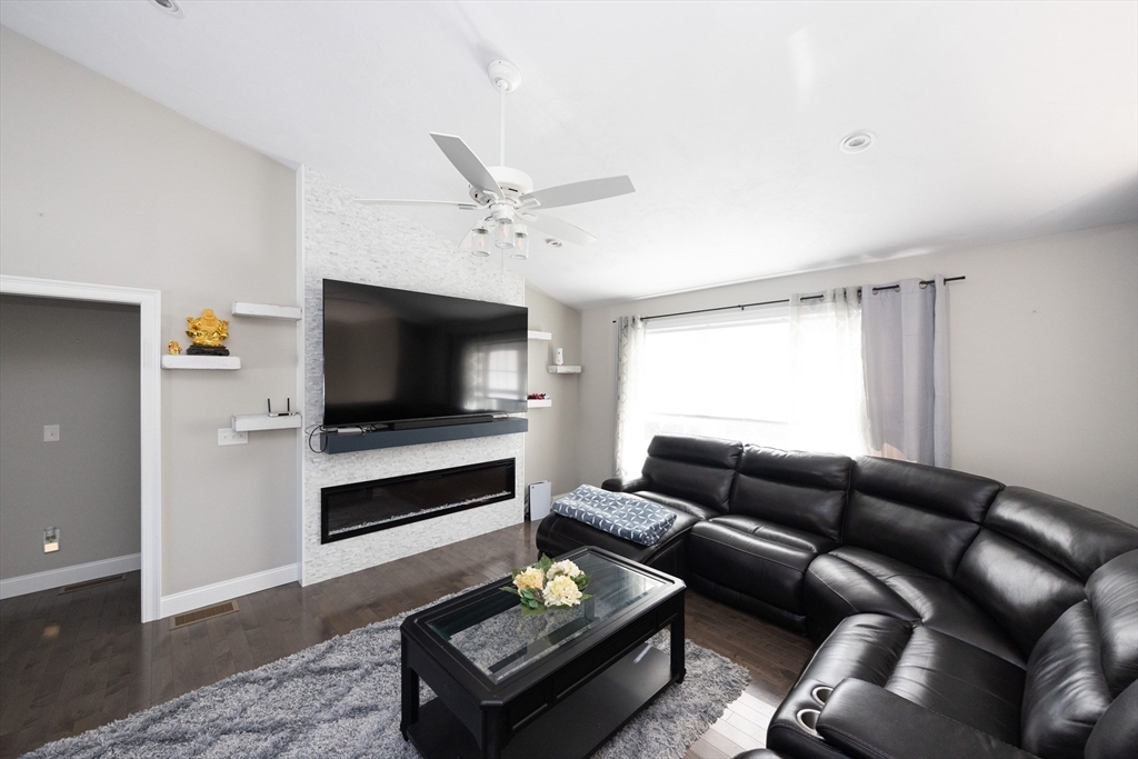 35 J Davis Road Charlton, MA 01507 - Photo 4 of 34