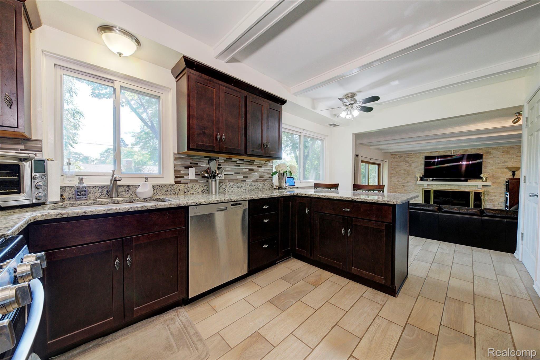 7185 Springridge Road West Bloomfield, MI 48322 - Photo 14 of 83 4H8A9041_2_3.jpg