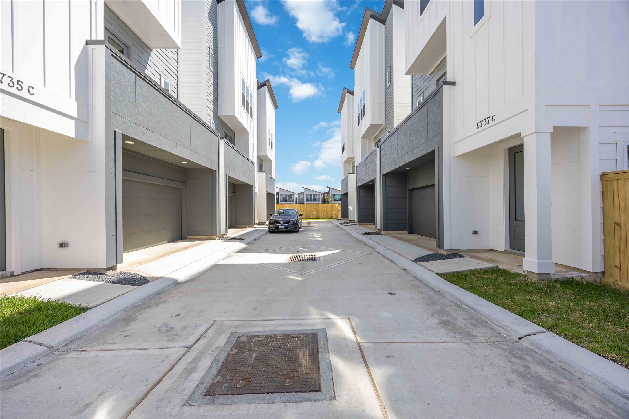 6735 Peerless Street, Unit C Houston, TX 77021 - Photo 27 of 27 a view of a street with building