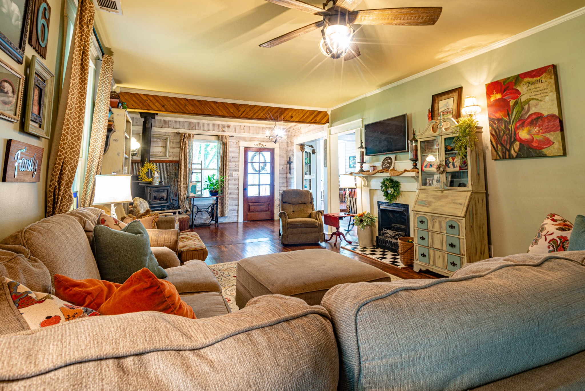 101 Rowesville Road Normandy, TN 37360 - Photo 20 of 47 a living room with furniture and a flat screen tv