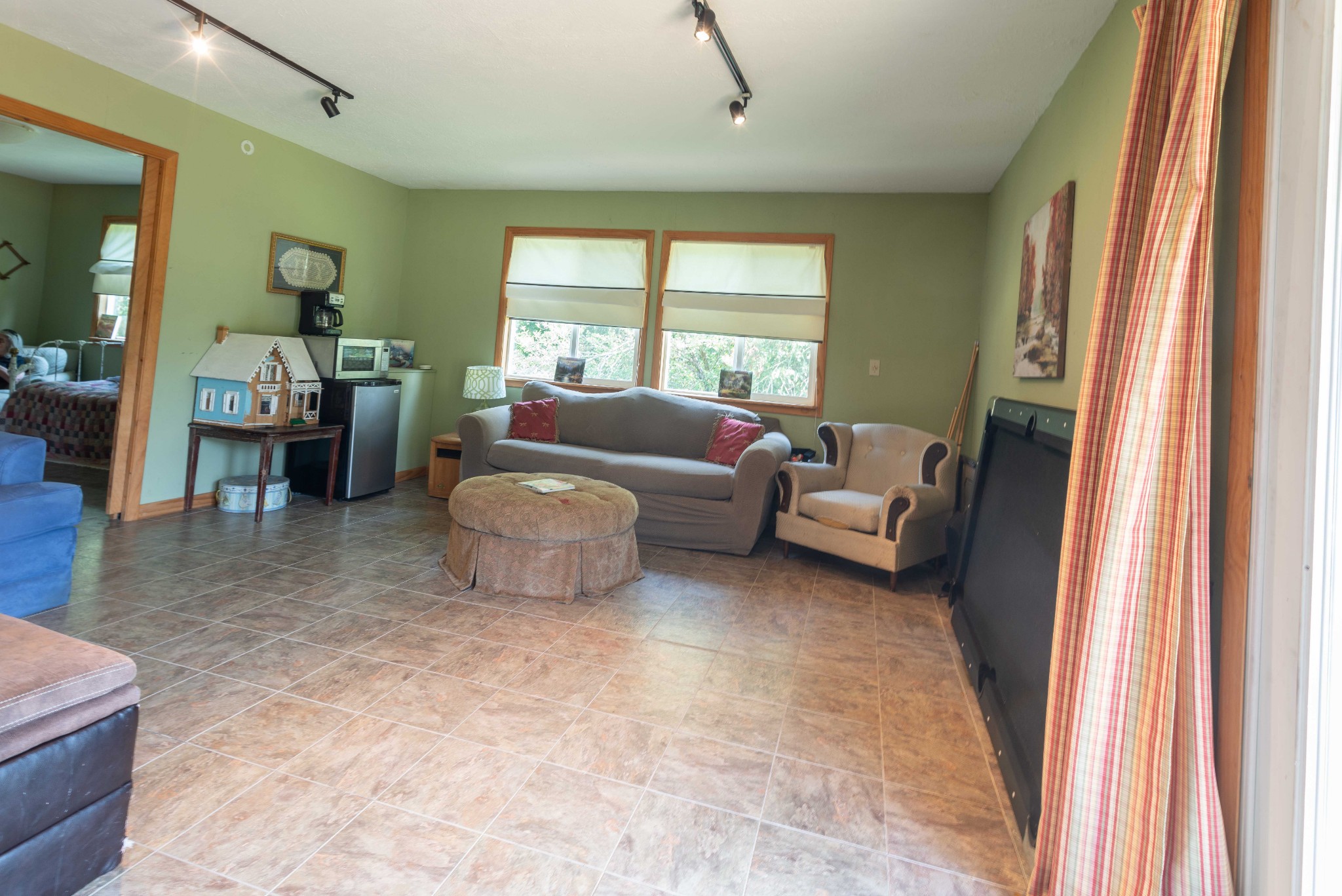 101 Rowesville Road Normandy, TN 37360 - Photo 46 of 47 a living room with furniture and a large window