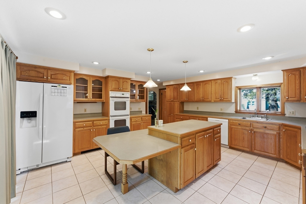 175 Granby Road South Hadley, MA 01075 - Photo 4 of 40