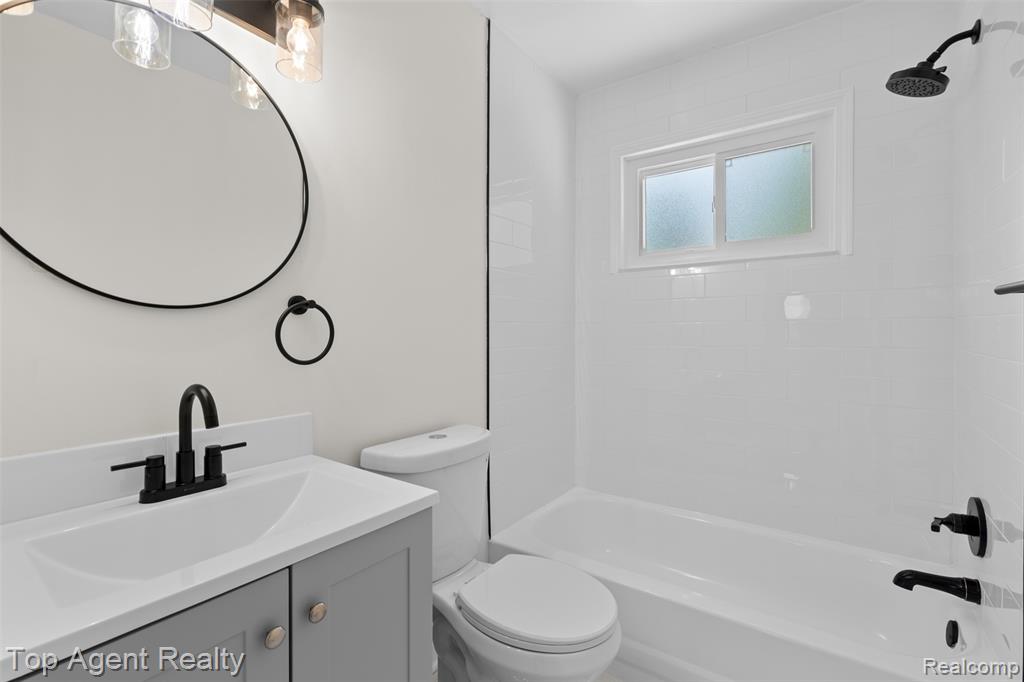 13738 Toepfer Road Warren, MI 48089 - Photo 22 of 47