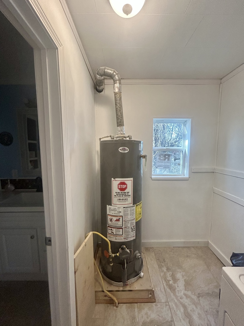 207 Butler Street Metropolis, IL 62960 - Photo 27 of 28 a view of a hallway with seating area