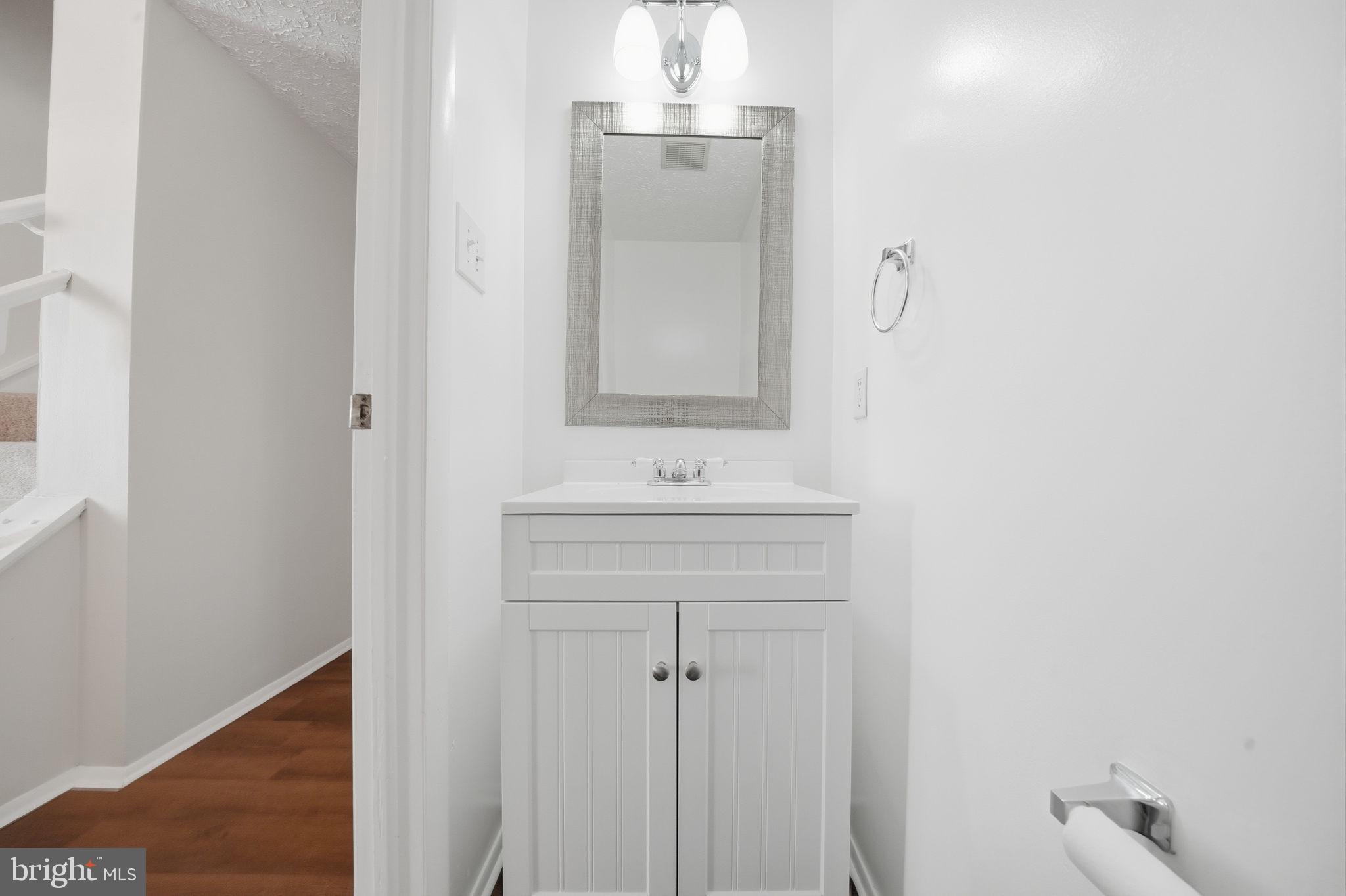 8303 White Star Court Springfield, VA 22153 - Photo 5 of 52