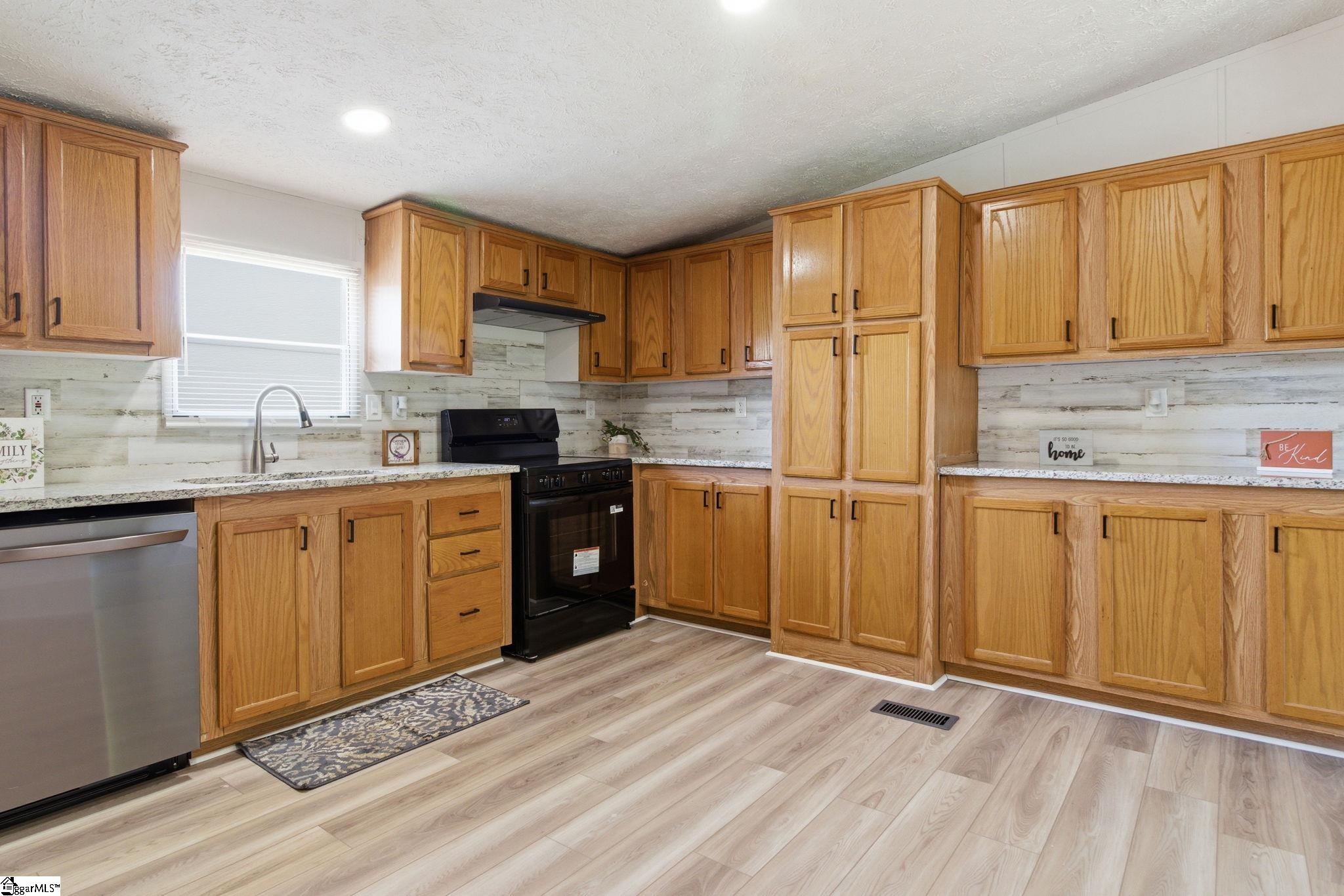 310 Old Stable Lane Laurens, SC 29360 - Photo 8 of 25