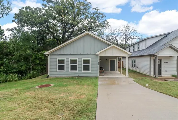 $1,525 | 2420 South Fannin Avenue, Denison, TX 75020