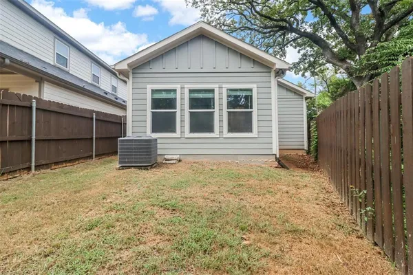 $1,525 | 2420 South Fannin Avenue, Denison, TX 75020