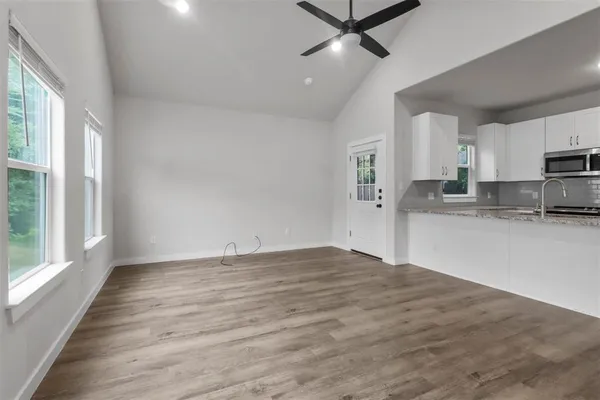 $1,525 | 2420 South Fannin Avenue, Denison, TX 75020