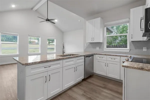 $1,525 | 2420 South Fannin Avenue, Denison, TX 75020