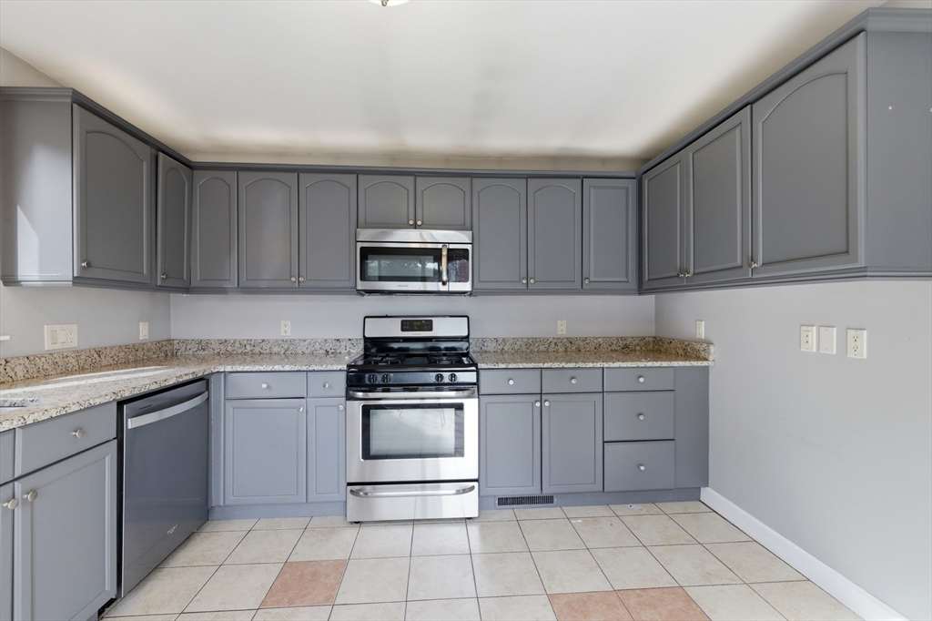 16 Elm Street Reading, MA 01867 - Photo 10 of 42