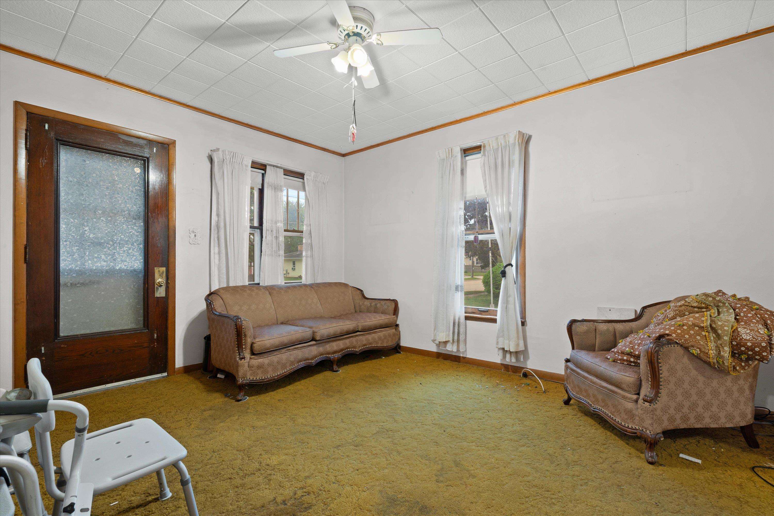 1825 Minnesota Street Oshkosh, WI 54902 - Photo 2 of 25