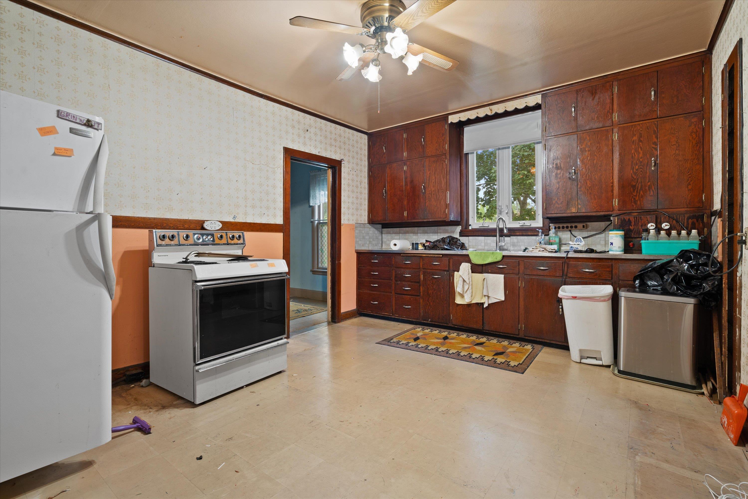 1825 Minnesota Street Oshkosh, WI 54902 - Photo 6 of 25