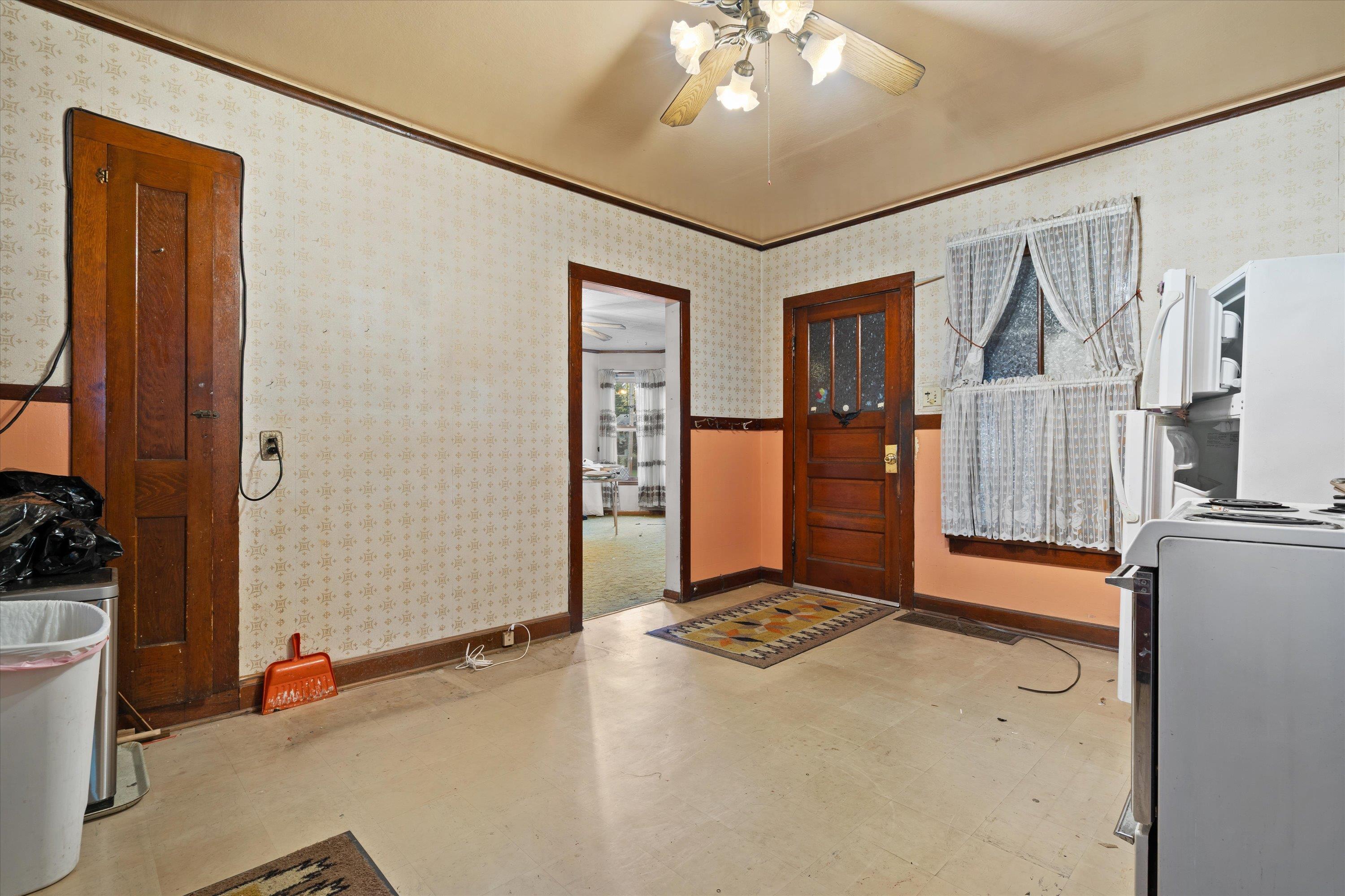 1825 Minnesota Street Oshkosh, WI 54902 - Photo 7 of 25