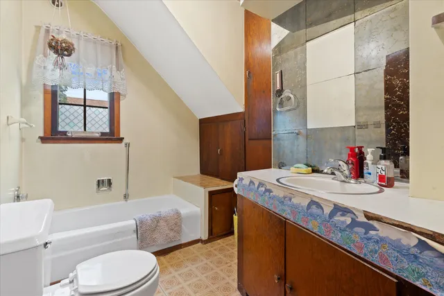 $180,000 | 1825 Minnesota Street, Oshkosh, WI 54902