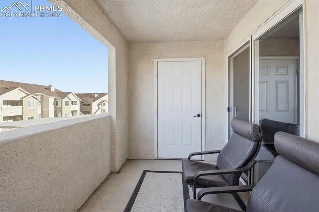 a view of a livingroom with lounge chair