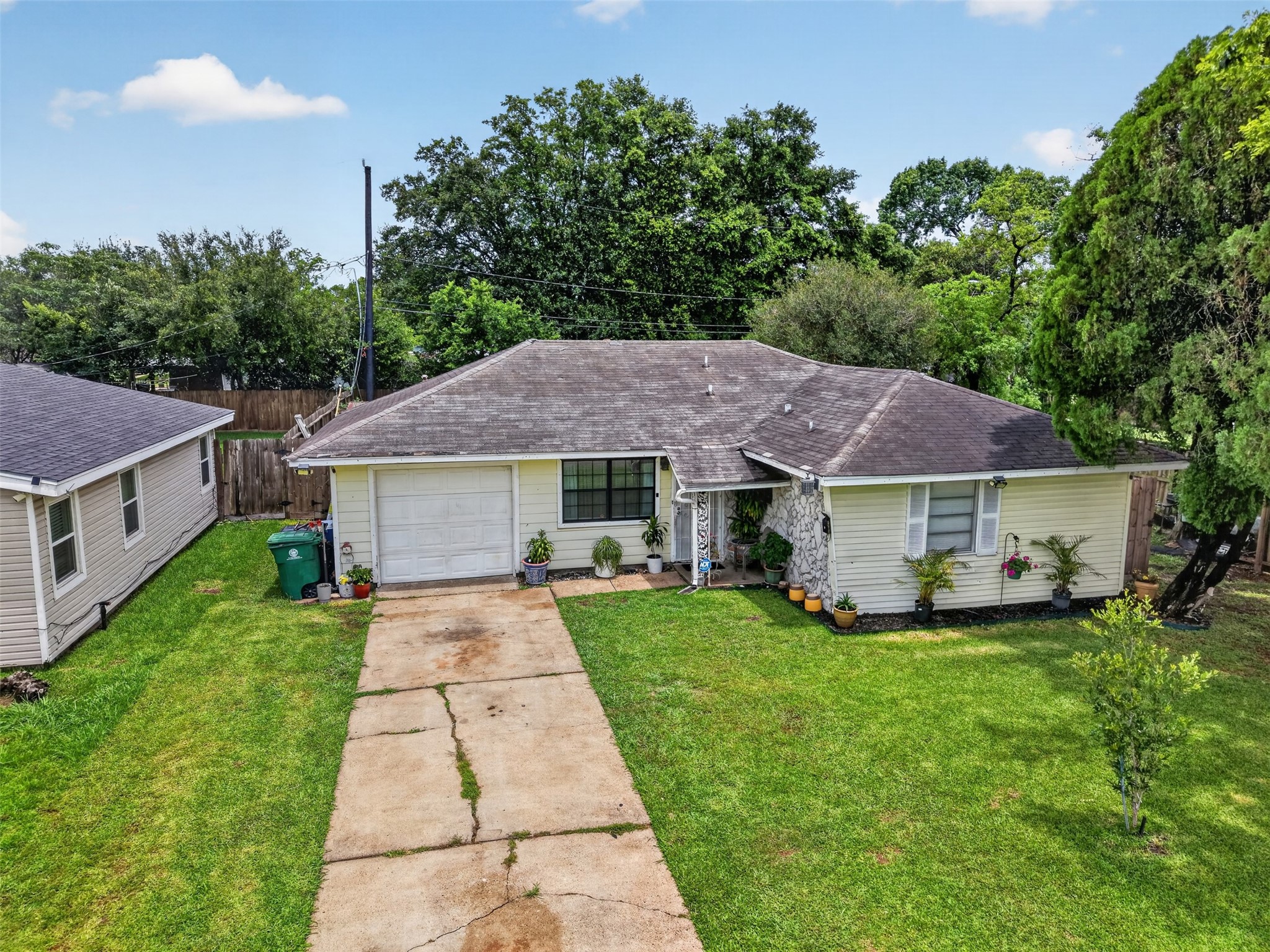 13919 Santa Teresa Road Houston, TX 77045 - Photo 3 of 22