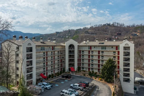 $348,800 | 102 Baskins Creek Bypass, Unit 306, Gatlinburg, TN 37738