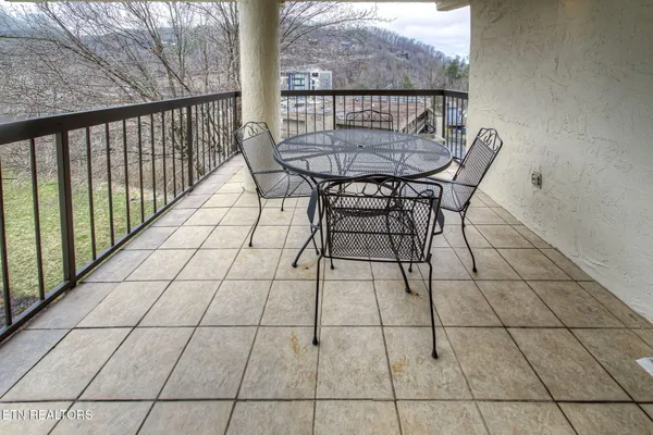 $348,800 | 102 Baskins Creek Bypass, Unit 306, Gatlinburg, TN 37738