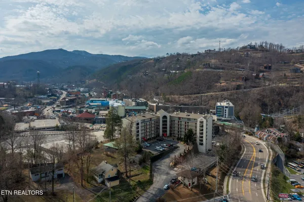 $348,800 | 102 Baskins Creek Bypass, Unit 306, Gatlinburg, TN 37738