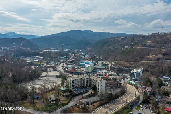 $348,800 | 102 Baskins Creek Bypass, Unit 306, Gatlinburg, TN 37738