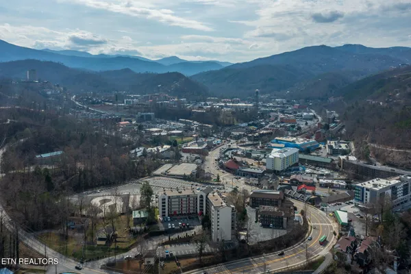 $348,800 | 102 Baskins Creek Bypass, Unit 306, Gatlinburg, TN 37738