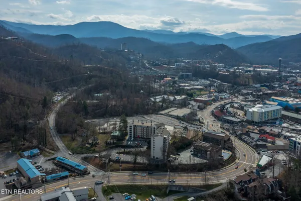 $348,800 | 102 Baskins Creek Bypass, Unit 306, Gatlinburg, TN 37738