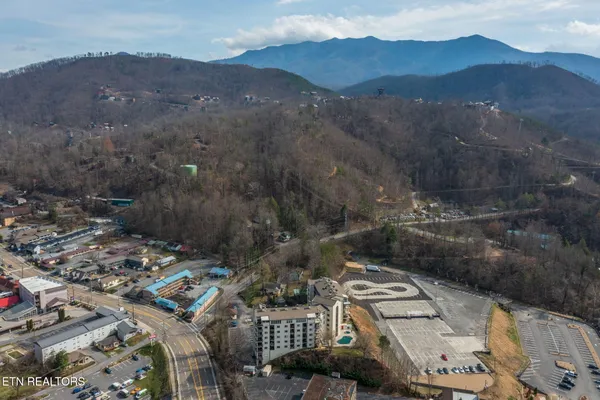 $348,800 | 102 Baskins Creek Bypass, Unit 306, Gatlinburg, TN 37738