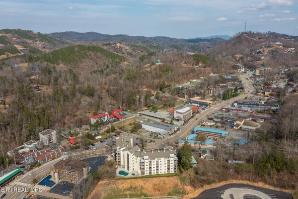 $348,800 | 102 Baskins Creek Bypass, Unit 306, Gatlinburg, TN 37738