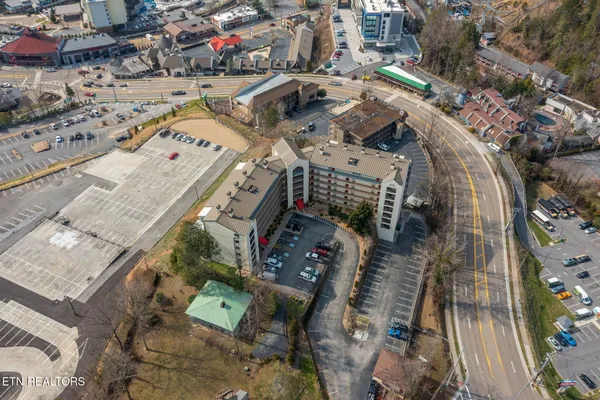 $348,800 | 102 Baskins Creek Bypass, Unit 306, Gatlinburg, TN 37738