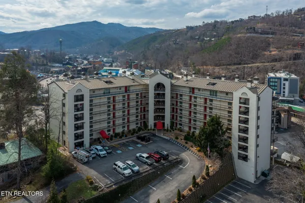 $348,800 | 102 Baskins Creek Bypass, Unit 306, Gatlinburg, TN 37738