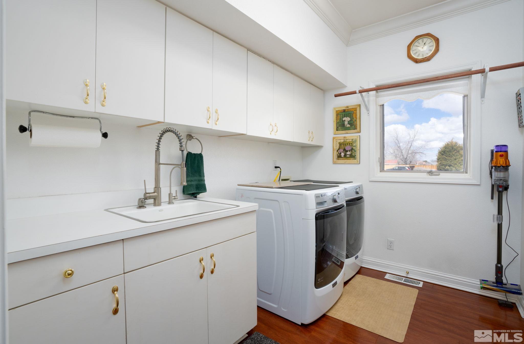 615 Carson River Drive Fallon, NV 89406 - Photo 28 of 40 a kitchen with a sink cabinets and window