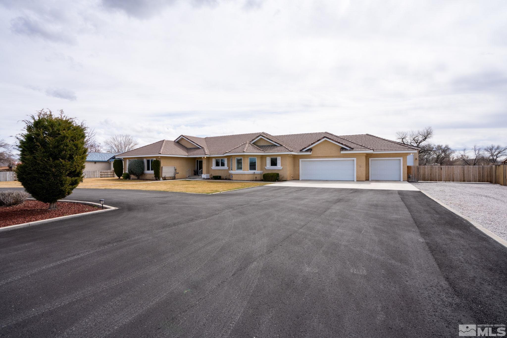 615 Carson River Drive Fallon, NV 89406 - Photo 32 of 40 a front view of a house with a yard