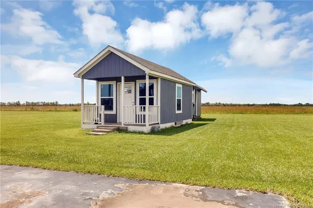 $550,000 | 24389 Gillson Road, Iowa, LA 70647