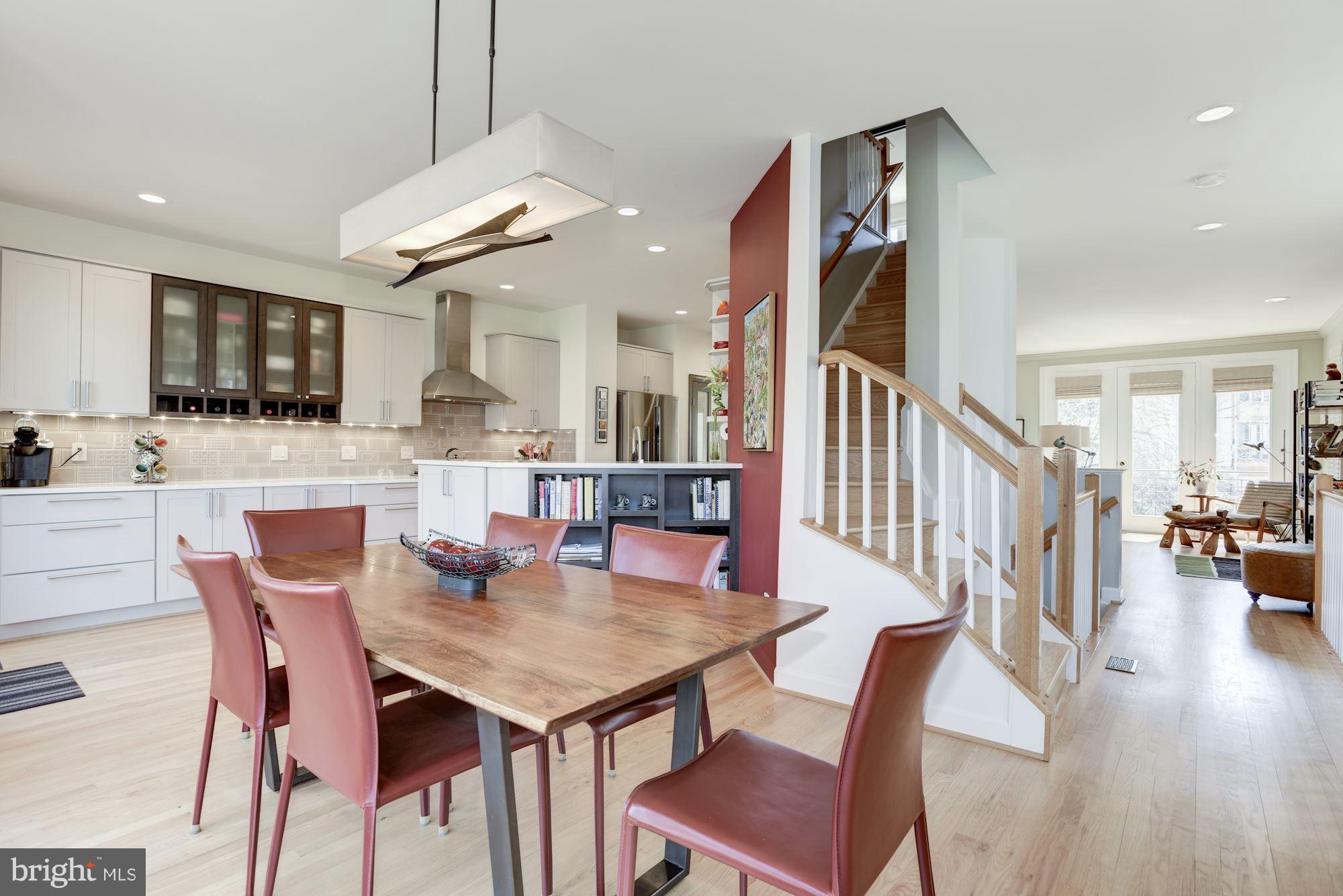 11492 Waterhaven Court Reston, VA 20190 - Photo 13 of 30 Dining Area-with access to Deck
