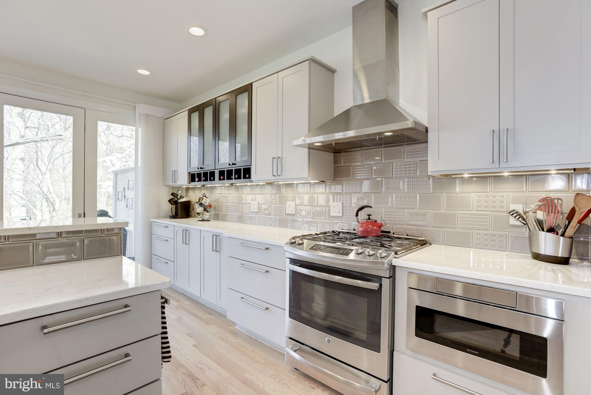11492 Waterhaven Court Reston, VA 20190 - Photo 15 of 30 Kitchen-Gas Cooking