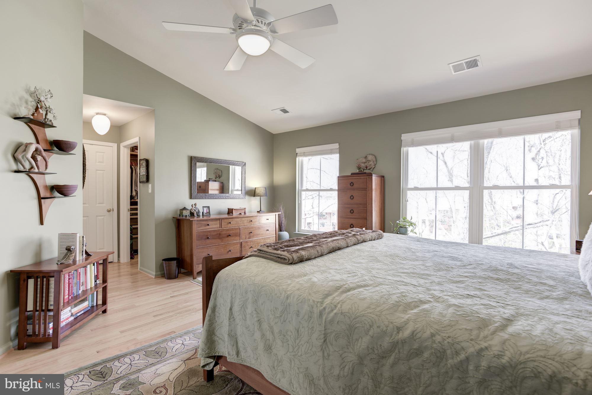 11492 Waterhaven Court Reston, VA 20190 - Photo 18 of 30 Bright & Open!
