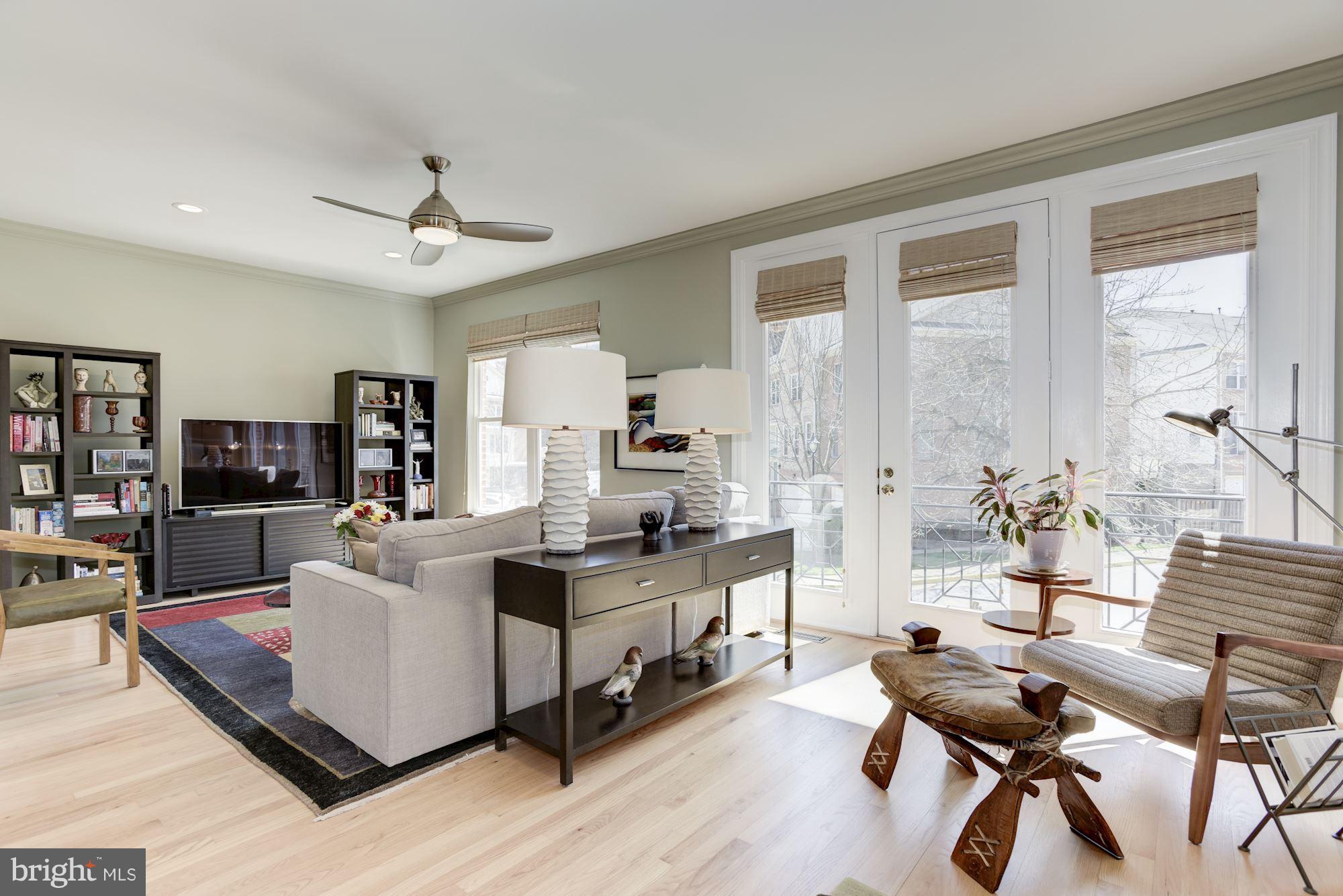 11492 Waterhaven Court Reston, VA 20190 - Photo 10 of 30 ~Living Room on Main Level