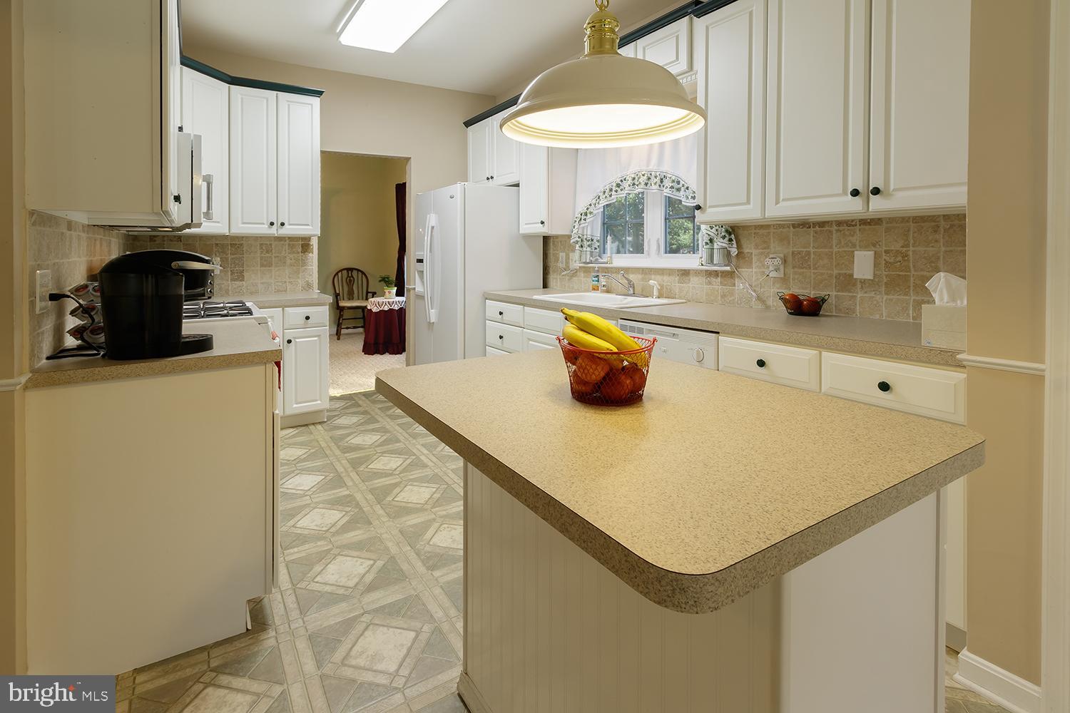 7 McCay Way Delanco, NJ 08075 - Photo 5 of 33 Island with Stool Seating