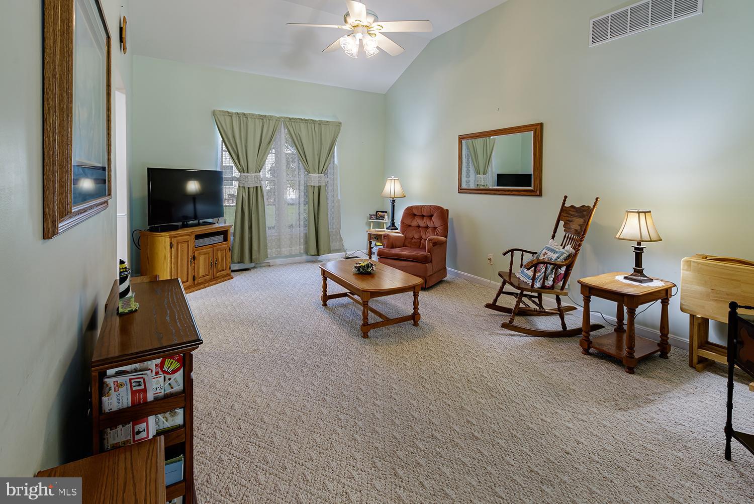 7 McCay Way Delanco, NJ 08075 - Photo 9 of 33 Great Room with Vaulted Ceilings