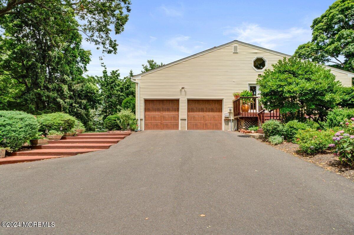 6 Sleepy Hollow Road Red Bank, NJ 07701 - Photo 3 of 36 Garage