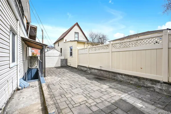a view of a back yard of the house